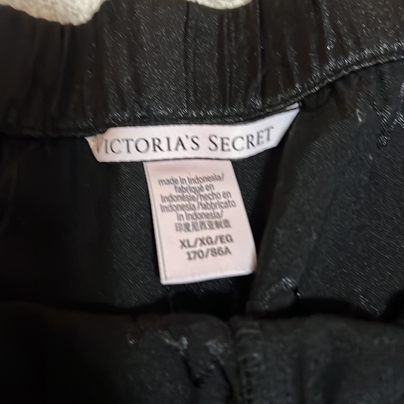 Victorias secret Pajama bottoms used one time - Picture 2 of 3